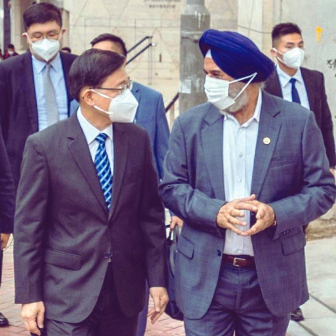 Hong Kong Chief Executive John Lee with Mr. Gurdev Singh Ghalib